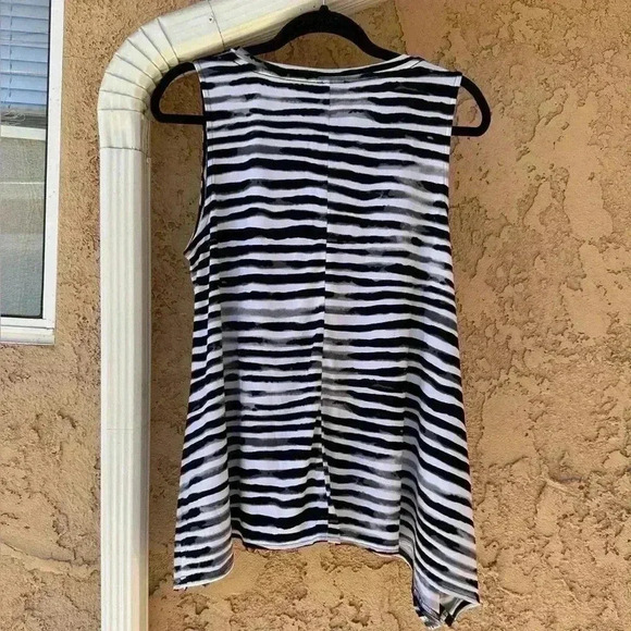 Vince Camuto Black White Striped Asymetric Sleeveless Tunic - Picture 2 of 6